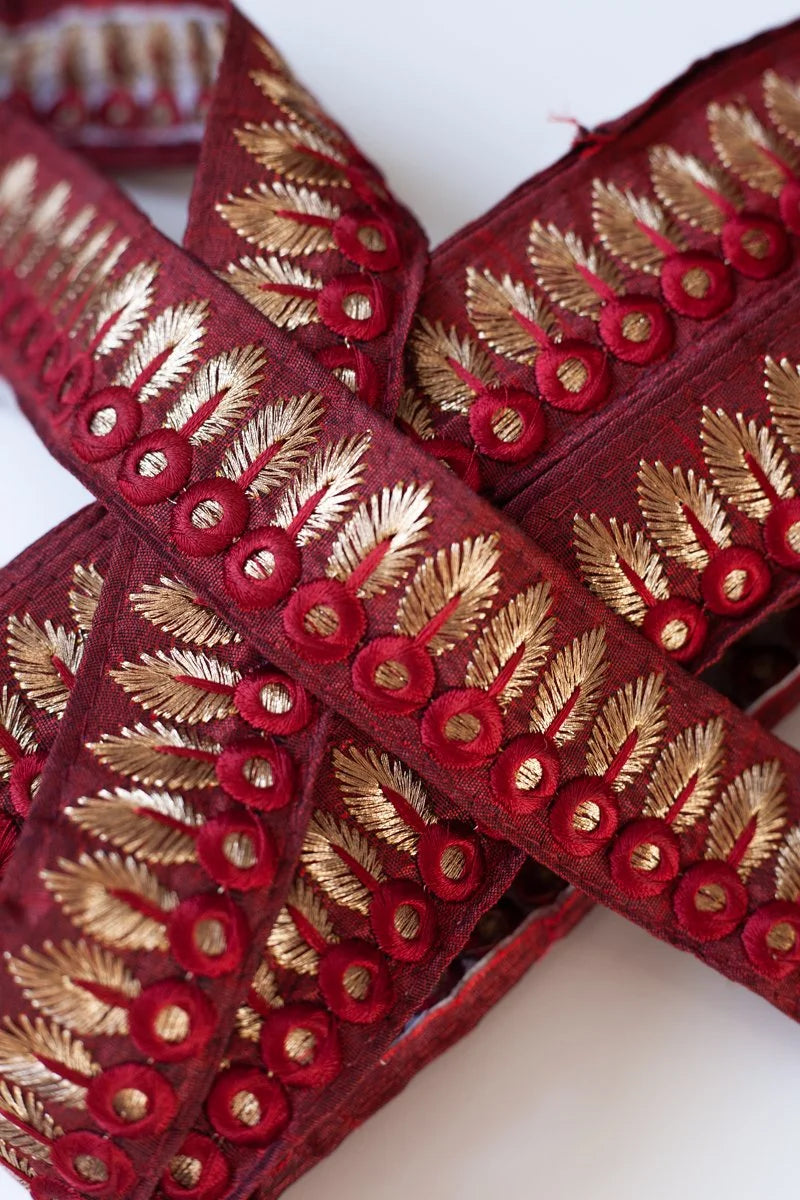 Vintage Embroidered Gold Feather/Eye Trim
