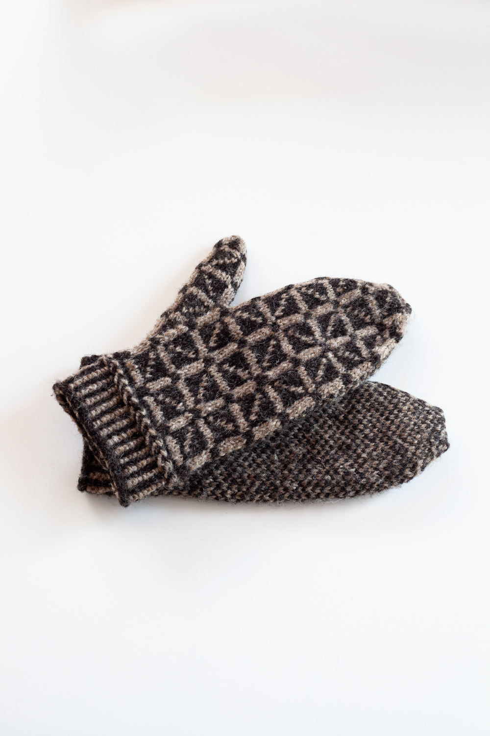 Cosmos Mittens - knitting pattern