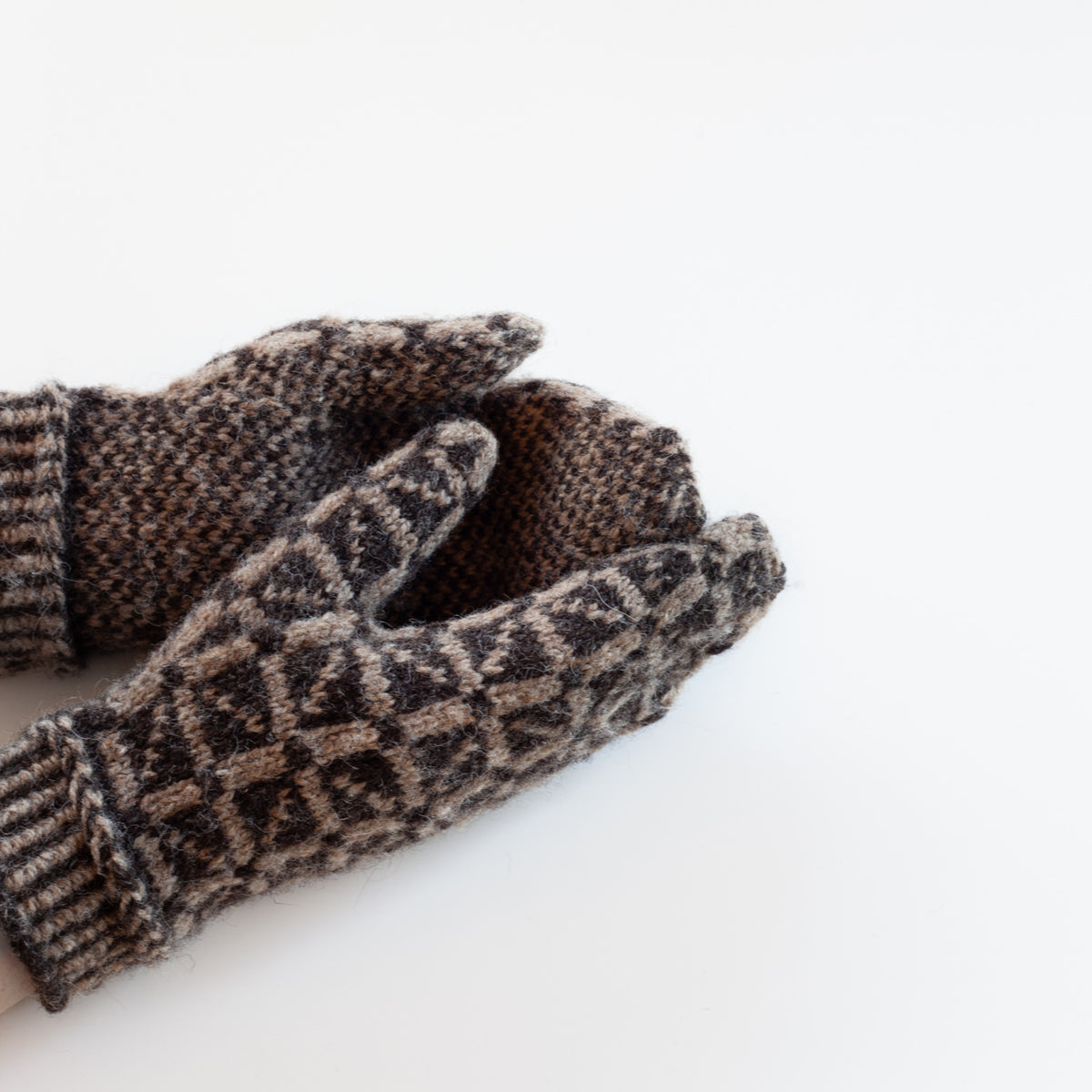Cosmos Mittens - knitting pattern