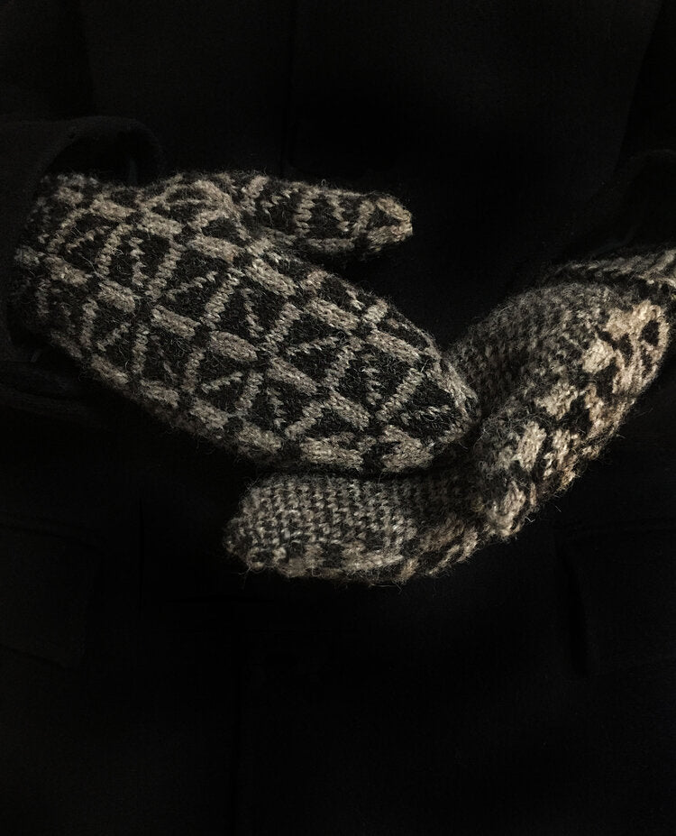 Cosmos Mittens - knitting pattern
