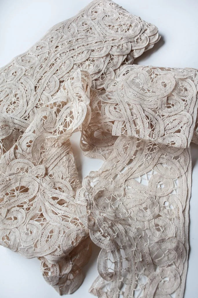 Antique Renaissance Lace trim 5.5" (140mm)