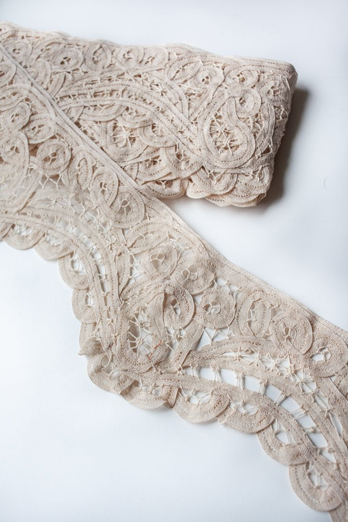 Antique Renaissance Lace trim 5.5" (140mm)