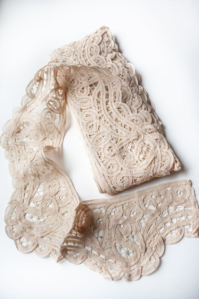 Antique Renaissance Lace trim 5.5" (140mm)