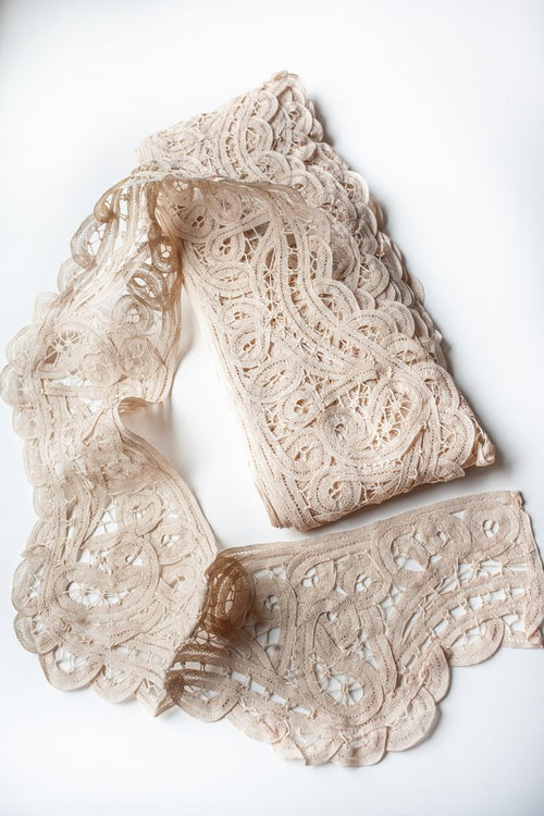 Antique Renaissance Lace trim 5.5" (140mm)